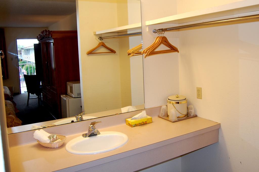 Columbus Inn Room photo
