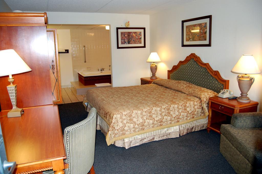 Columbus Inn Room photo