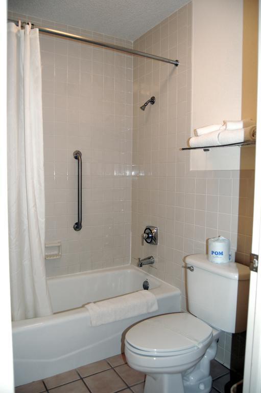 Columbus Inn Room photo