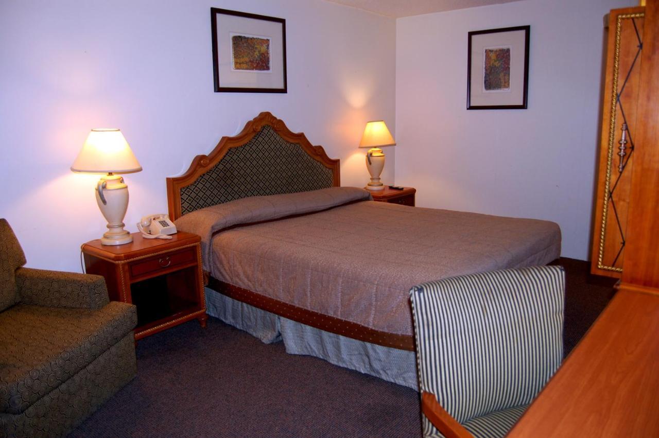 Columbus Inn Room photo
