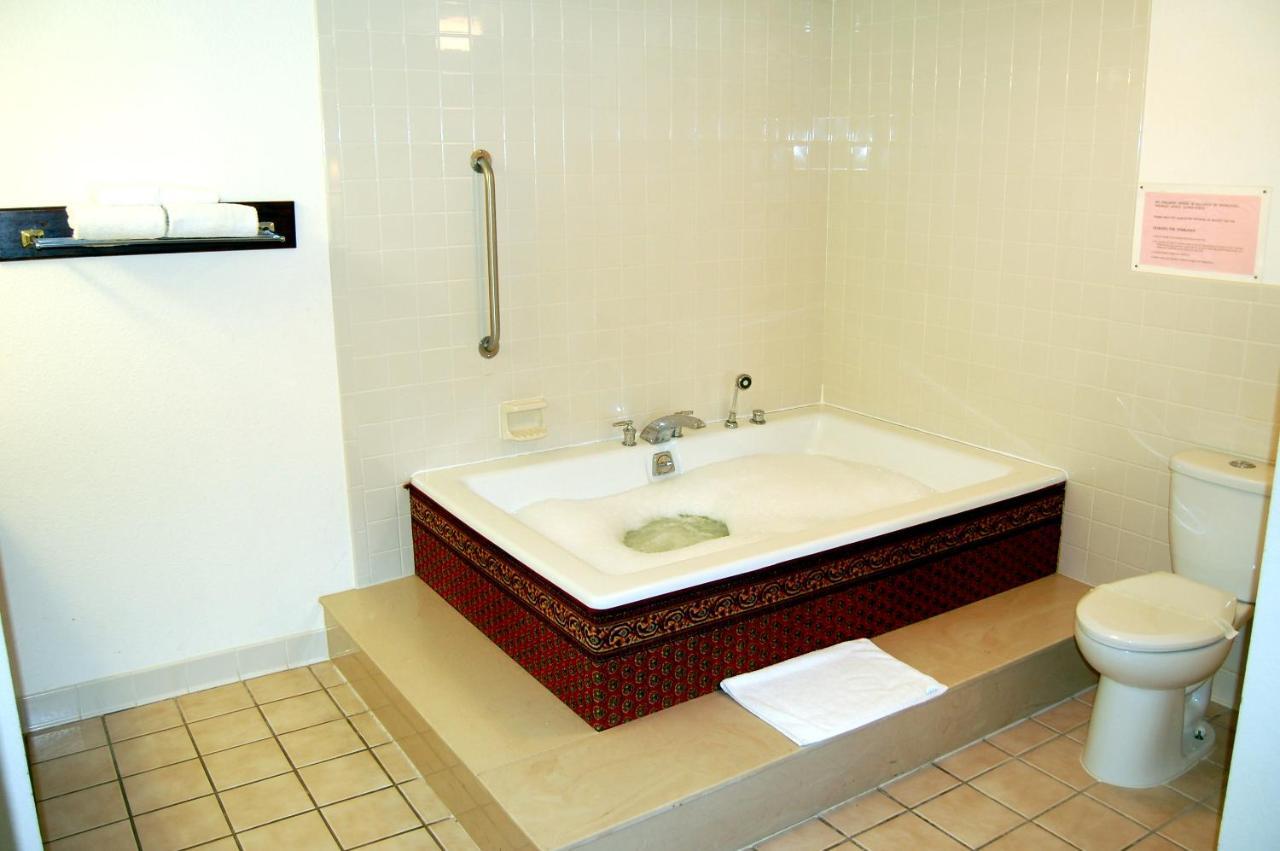 Columbus Inn Room photo
