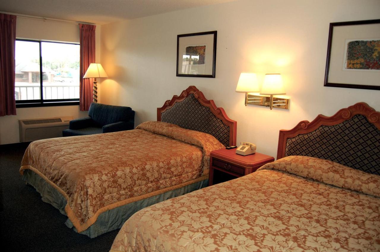 Columbus Inn Room photo